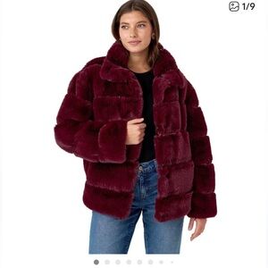 Ladies Edited Hunter Mcgrady Cranberry 3x Coat measures 29 pit 29 down